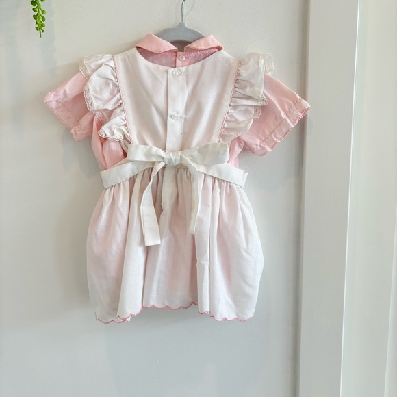 Vintage 80's Baby Girl Smocked Light Pink Dress With Embroidered Floral Apron - Picture 4 of 11